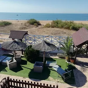 hostal-playa-mazagon-el-remo.es-andalucia.com/